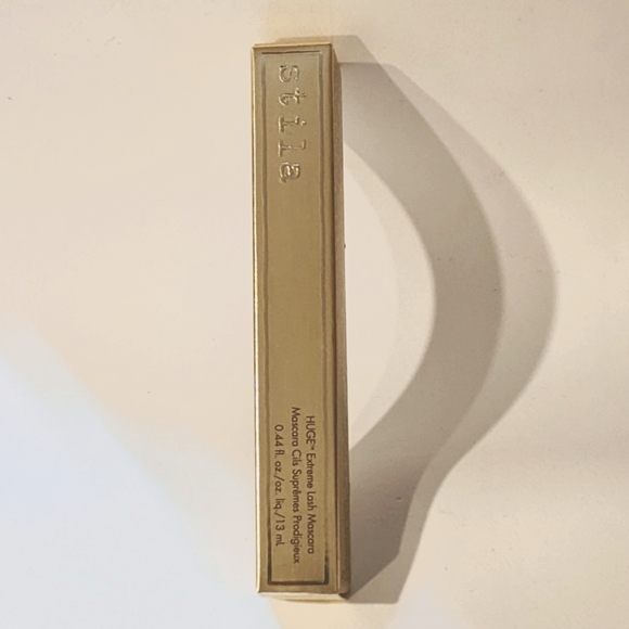 Stila, huge extreme lash mascara - Picture 2 of 2